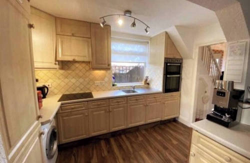 Holbrooks House | Room-double Spacious Room Near CBS Arena