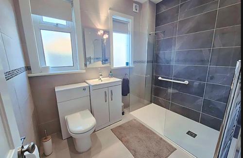 Bensham Manor House | Roomy, comfortable Greater London home, sleeps 8