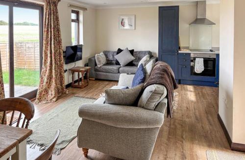 Woodbridge House | Rose Chalet