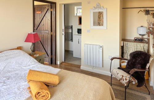 Woodbridge House | Rose Chalet