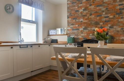 Giggleswick House | Roundabout Cottage