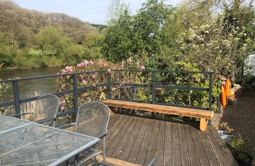 Bewdley Ski Chalet | Roundstone View