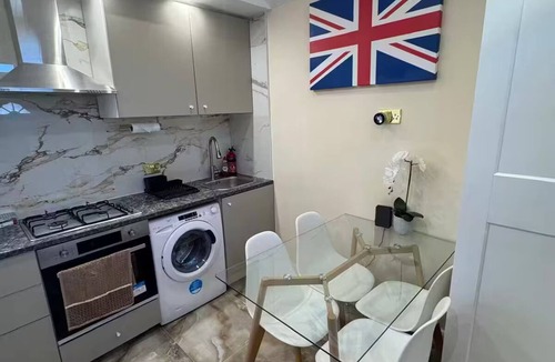 London Borough of Hounslow House | Royal Modern Studio Heathrow London