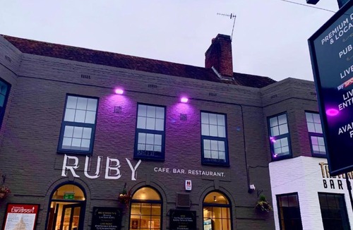 Brighton Hotel | Ruby Pub & Hotel