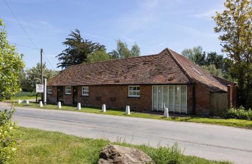 Sidlesham House | Rural Cottage Accommodation for 14