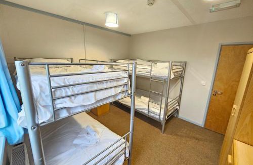 Glandyfi House | Rural Group Lodging 19 rooms 83 beds Games room
