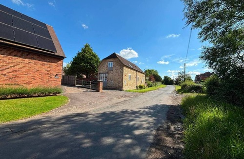 Poundon Apartment | Rural Studio Annexe - Silverstone/Bicester Village