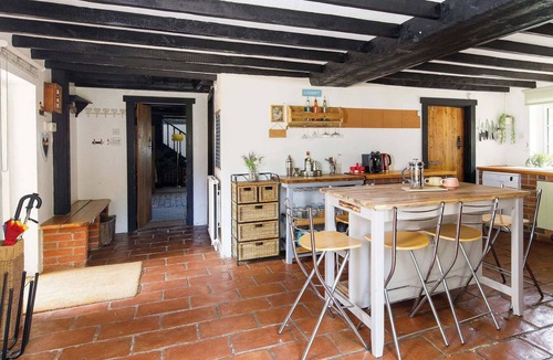 Chichester House | Rustic and Charming Country Cottage