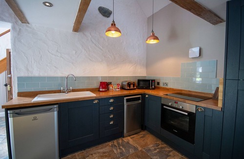 Bryngwran Cottage | Rustic Couples Retreat | Hot Tub | Private Estate