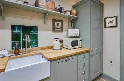 Llangadog House | Rustic Retreat