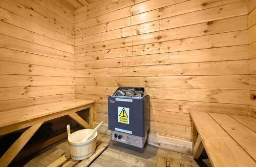 Pentre Apartment | Rustic Rhondda Retreat w Private Hot Tub & Sauna