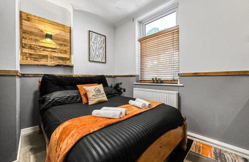 Pentre Apartment | Rustic Rhondda Retreat w Private Hot Tub & Sauna
