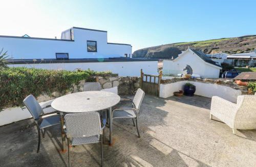 Praa Sands House | Salakee