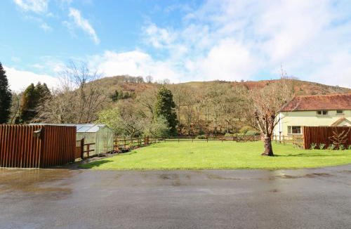 Llanwrthwl House | Salmon Cottage