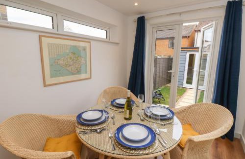 Sandown House | Sandy Cottage