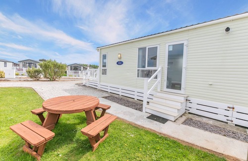 Looe House | Sandy Pebble Deluxe (Pet)