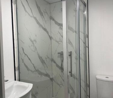 Sheffield Apartment | Sapphire Suite