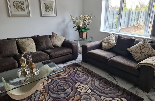 Leicester House | SAV 5bedroom Executive detached house in Leicester
