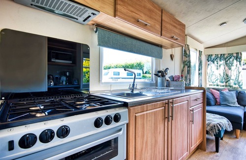 Hartland House | Scrumpy Duck, with private garden, sleeps 6 in coastal village