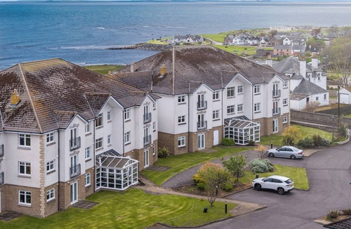 Brora Apartment | Second-floor 2-bedroom apartment with sea views overlooking the famous James Braid Brora Golf Course.