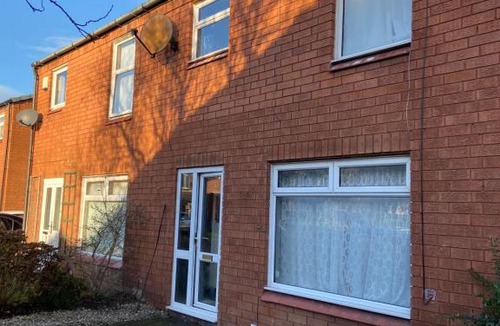 Great Sankey House | Self checkin king bed Warrington