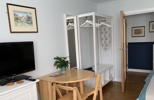 New Forest District Bed & Breakfast | Self-contained, ground floor room a short walk from Lymington town centre