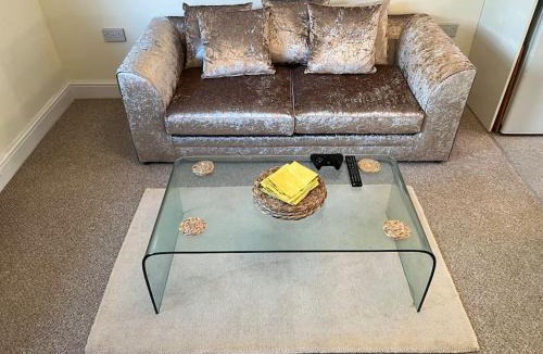 Broadstairs Apartment | Self contained, spacious annex with private drive.