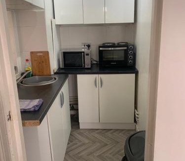 Eastbourne Apartment | Self contained Studio apartment with kitchen