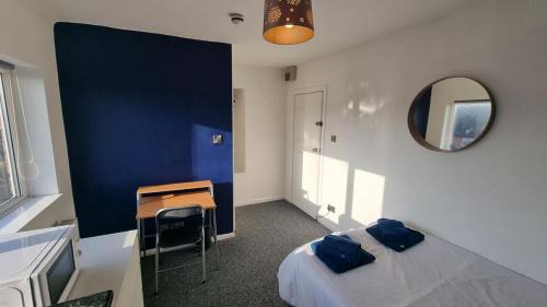 Newark upon Trent Apartment | Self-Contained Studio Private Bathroom Sleeps 2