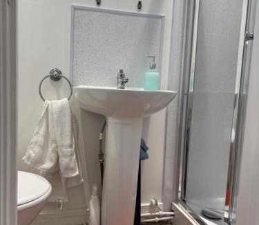 Stonehouse House | Self-Contained Studio with Ensuite & Private Access