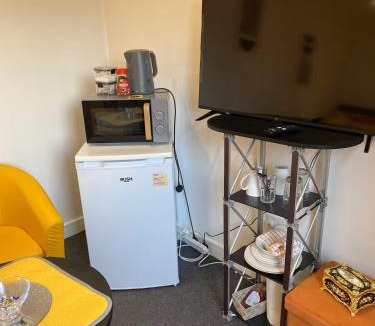 Stonehouse House | Self-Contained Studio with Ensuite & Private Access
