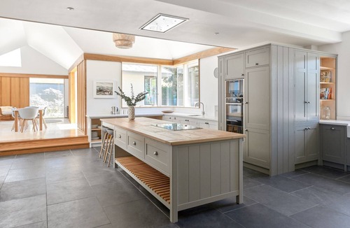 Cardigan Villa | Seren Manor - Five Bedroom Villa, Sleeps 10