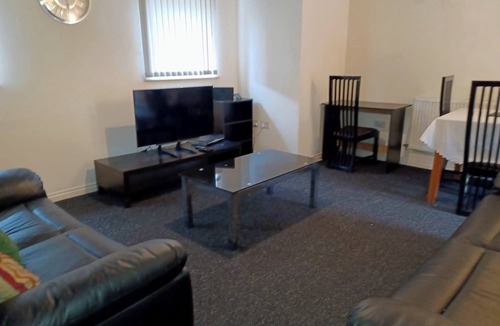 Smethwick Apartment | Serene Centra Smethwick Apartment Retreat