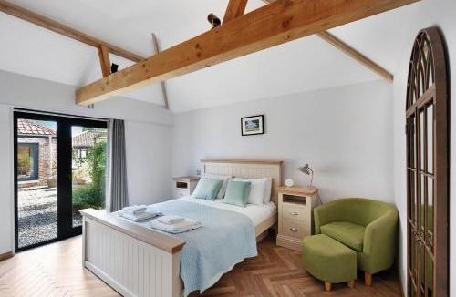 Haddiscoe House | Seven Space - Willow Barn, Hot Tub & Scenic Rural Retreat