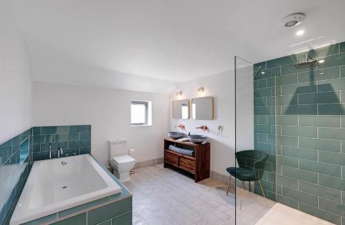 Haddiscoe House | Seven Space - Willow Barn, Hot Tub & Scenic Rural Retreat