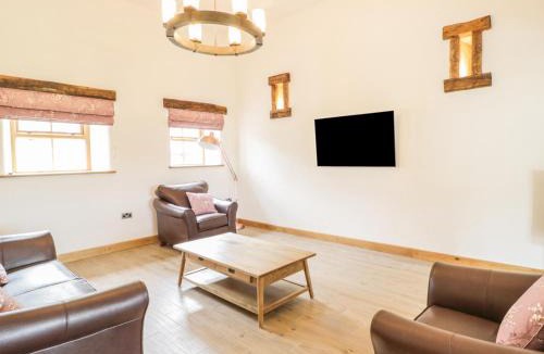 Cwmtirmynach House | Sgubor