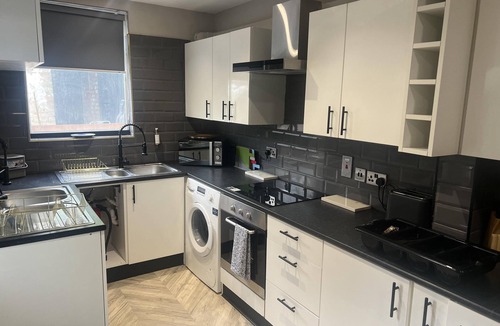 Sheffield House | Sheffield Spacious 4 Bedroom House-all en-suites
