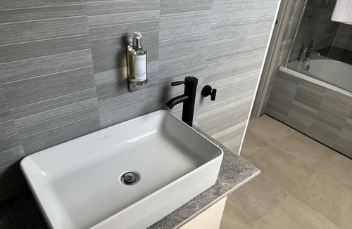 Sheffield House | Sheffield Spacious 4 Bedroom House-all en-suites