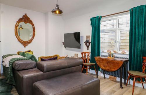 Westbourne House | Shell Cottage