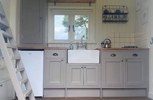 Lickfold Cottage | Shepherds Hut 2
