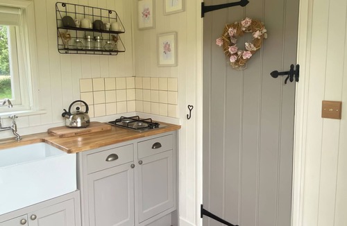 Lickfold Cottage | Shepherds Hut 2