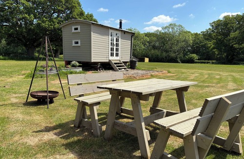Lickfold Cottage | Shepherds Hut 2