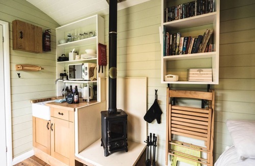 Winestead House | Shepherds hut, Halsham, near Roos