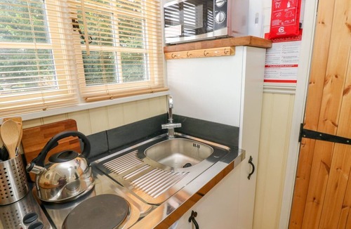Milford Haven House | Shepherds Hut - The Hurdle, Rosemarket