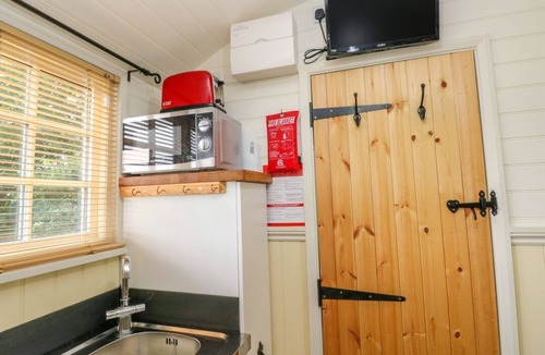 Milford Haven House | Shepherds Hut - The Hurdle, Rosemarket