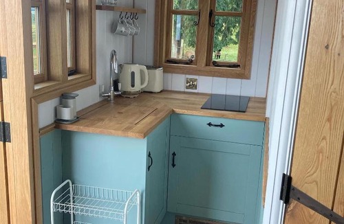 Newent Apartment | Shepherd’s Hut - The Mule