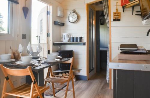 Preston House | Shepherds Hut - Uk50043