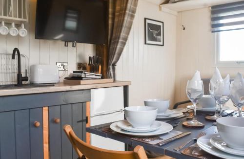 Preston House | Shepherds Hut - Uk50043