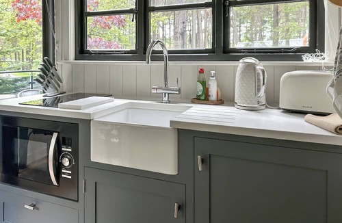 Harrogate Cottage | Shepherds Hut - UK52010