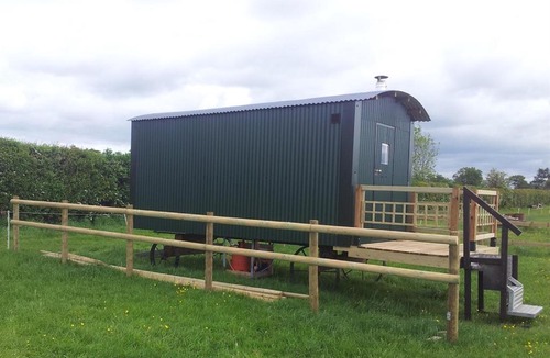 Severn Stoke Apartment | Shepherds Lodge